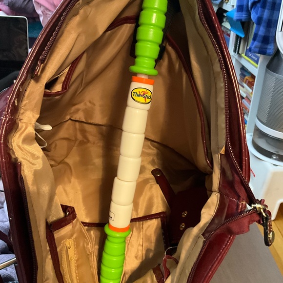 Large carry all bag in burgundy patent - Picture 16 of 16